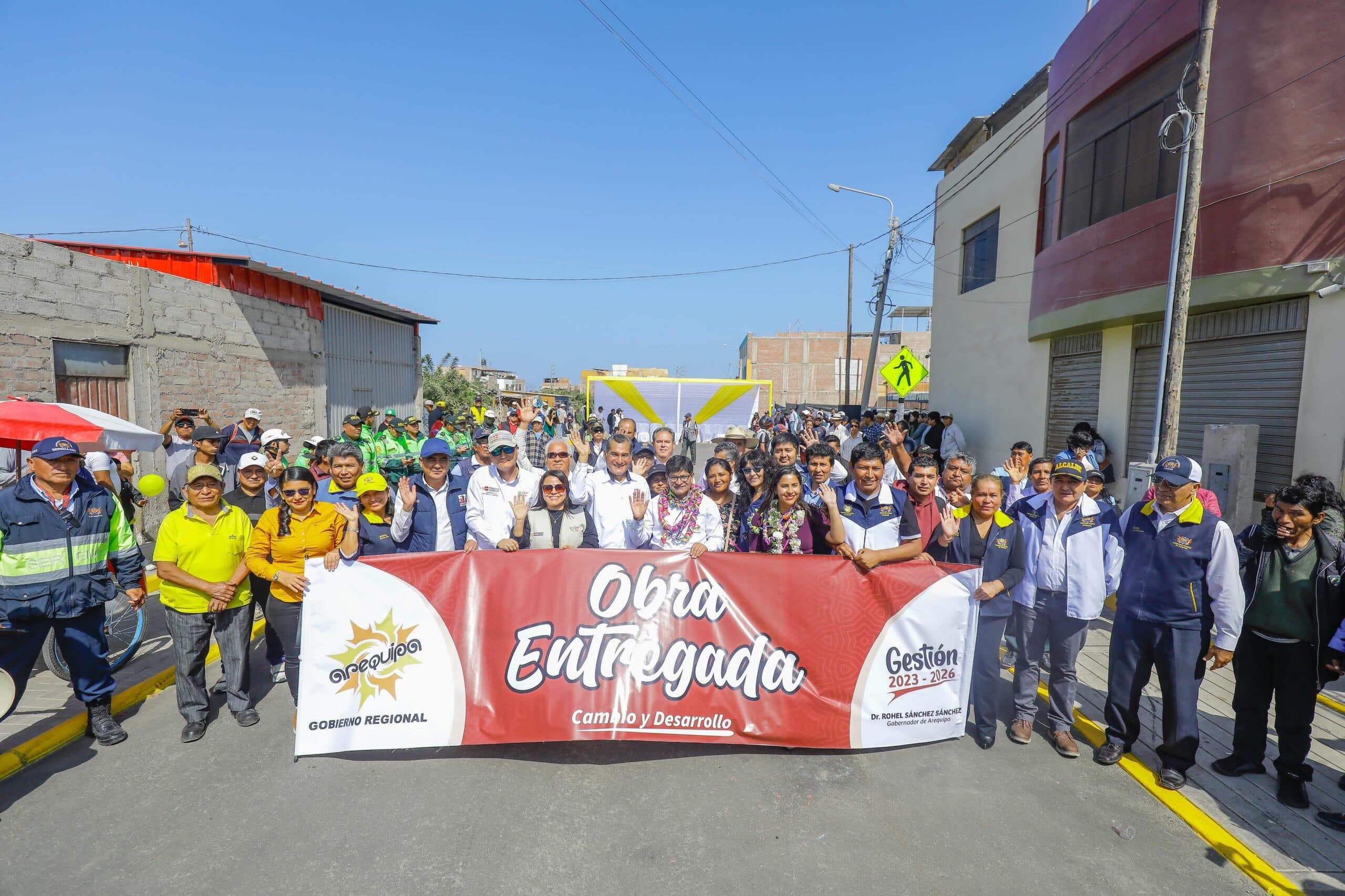 Entregan asfaltado de vías en tres asociaciones de vivienda