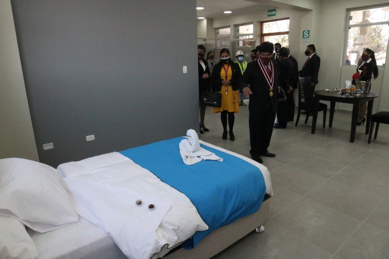 UNSA: Rector entrega nuevo y moderno edificio a Turismo y Hotelería